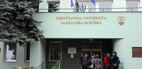 Trenínská univerzita